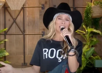 Adrian Galisteu explicou aos peões o que aconteceu com o ator Sacha Bali • Reprodução