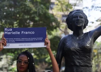 Estátua da vereadora Marielle Franco no Rio de Janeiro • 27/07/2023REUTERS/Ricardo Moraes