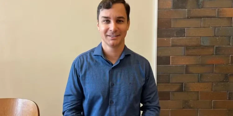 Novo vice-prefeito eleito de Palmas, Carlos Eduardo é pastor, pedagogo e teólogo; veja perfil
