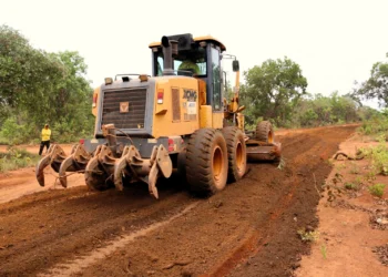 Manutenção da estrada vicinal na Terra Indígena Xerente Fotos: Edvaldo Xerente