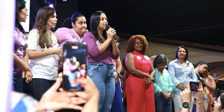 Candidata à reeleição em Miracema, Camila Fernandes realiza último grande comício nesta quinta-feira