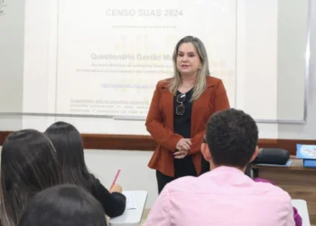 Secretária Cleizenir Divina dos Santos fez questão de participar da abertura do evento e dar as boas-vindas aos participantes