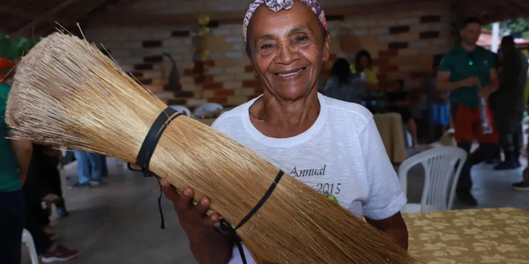 Dona Noemi Ribeiro, carinhosamente chamada de Doutora, expressou sua gratidão pela iniciativa - Walker Ribeiro/Governo do Tocantins