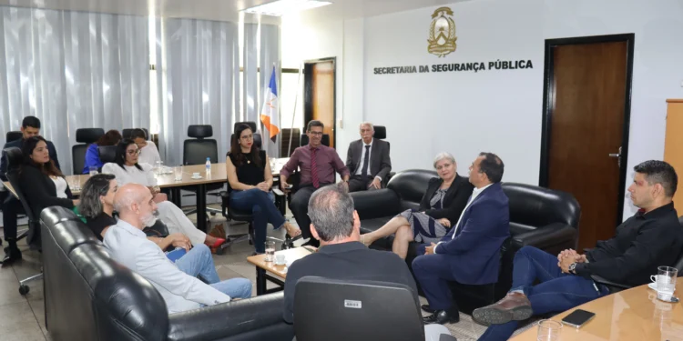 Em visita à SSP-TO, Secretária Nacional de Enfrentamento à Violência Contra Mulheres discute políticas de combate à violência no Tocantins