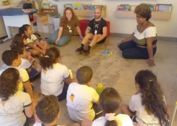 Para incentivar e auxiliar os estudantes, os mediadores de leitura do Sesc compareciam semanalmente à unidade