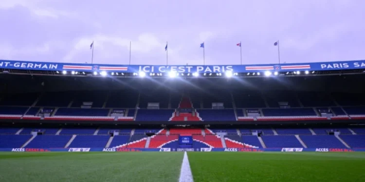 PSG é punido com fechamento parcial do estádio por cantos homofóbicos