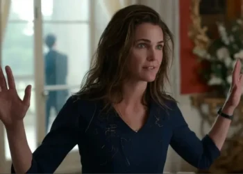 Keri Russell em "A Diplomata" • Reprodução