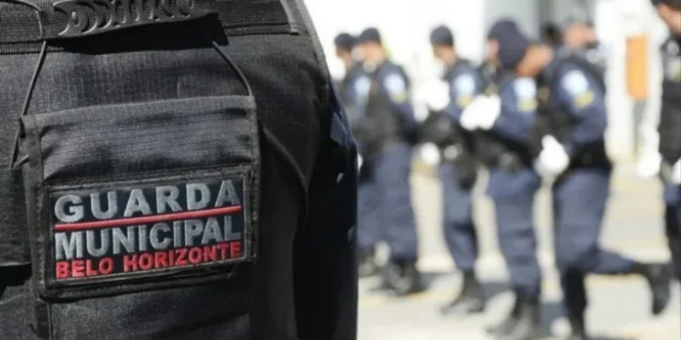 Cresce mais de 30% o número de cidades com porte de arma para GCM, diz IBGE