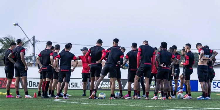 Clube da Série A demite técnico e diz que não vai contratar substituto; entenda