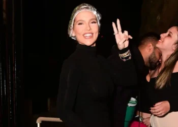 Virginia Fonseca é flagrada deixando o salão na madrugada desta terça-feira (29) após mais de 16 horas • Leo Franco / AgNews