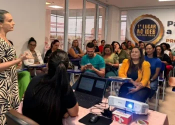 Professora Rosilda Melo compartilhou com os colegas um pouco da sua prática escolar