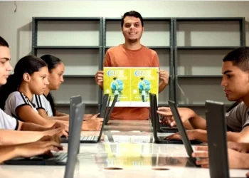 Estudantes do Colégio Militar João XXIII comemoram a conquista de 11 medalhas