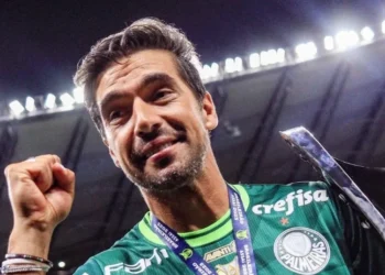 Abel Ferreira conquistou seu 9º título pelo Palmeiras com a taça do Brasileirão de 2023 • Twitter/Brasileirão