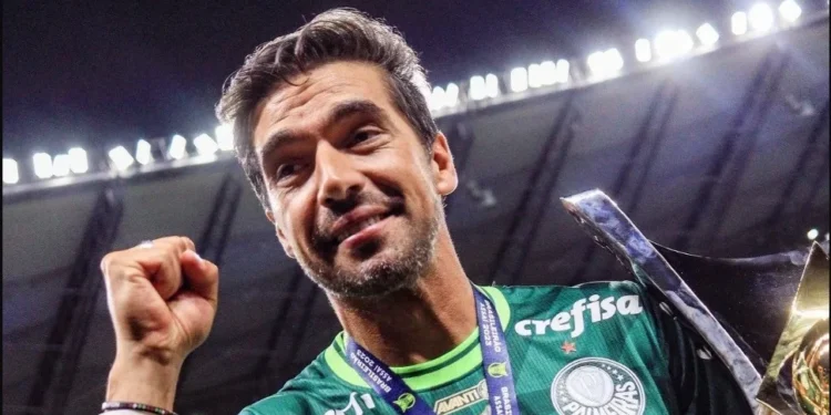 Com 10 títulos, Abel completa 4 anos de Palmeiras e se declara ao clube