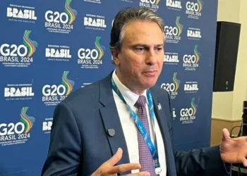 Ministro da Educação Camilo Santana em evento em Fortaleza. — Foto: Luiza Tenente/g1