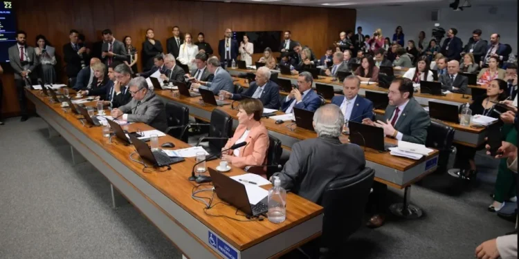 CCJ do Senado aprova porte de arma para agentes de fiscalização da Funai