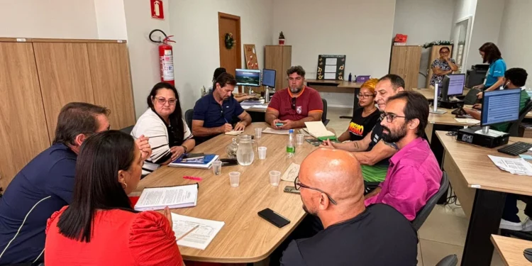 Semed realiza reunião com representantes do esporte e cultura para aprimorar a Educação em Tempo Integral