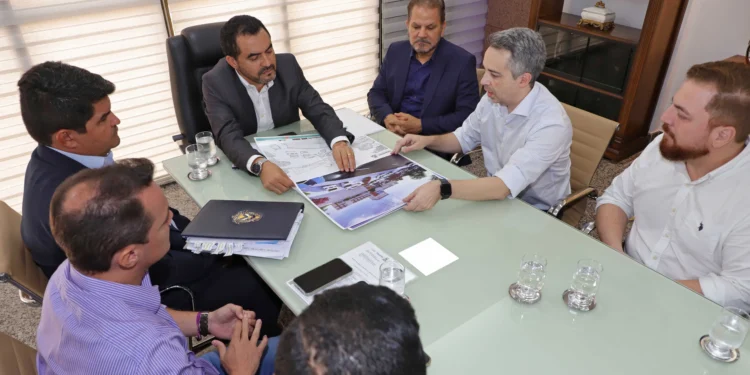 Governador Wanderlei Barbosa discute detalhes do início da construção do Hospital da Mulher no Tocantins