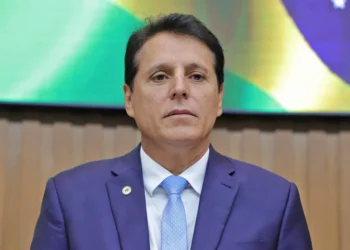 O deputado estadual Nilton Franco, responsável pela proposta da sessão solene, ressaltou a importância do evento para valorizar os servidores públicos