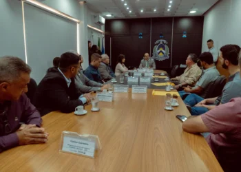 A cerimônia de assinatura dos contratos aprovados durante a 134ª reunião ordinária do CDE aconteceu na manhã desta quarta, 13, na sala de reuniões da SICS