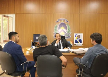 Carlos Humberto recebeu empresários do setor turístico para tratar sobre andamento da construção do Centro de Convenções Estadual e sobre agenda de eventos para 2025 - Foto: Vinicius Venâncio/Governo do Tocantins