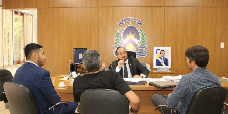Carlos Humberto recebeu empresários do setor turístico para tratar sobre andamento da construção do Centro de Convenções Estadual e sobre agenda de eventos para 2025 - Foto: Vinicius Venâncio/Governo do Tocantins