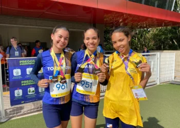 Yasmin, Edivaneide e Sarah exibem as medalhas que já conquistaram nas Paralimpíadas Escolares 2024