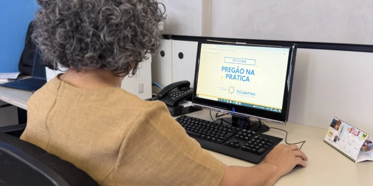 Secretaria da Educação oferece oficina sobre pregão eletrônico destinada a técnicos das Associações de Apoio às Escolas Estaduais