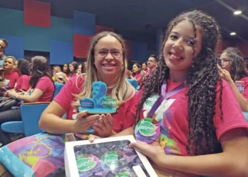 Participar da olimpíada trouxe novas experiências para a aluna Marianny e para a professora Moab