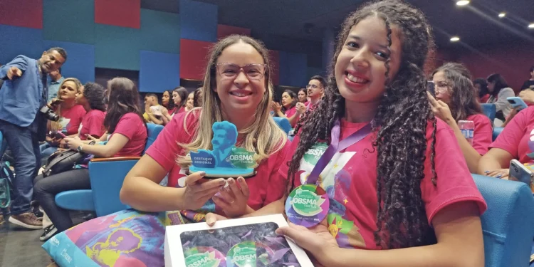 Participar da olimpíada trouxe novas experiências para a aluna Marianny e para a professora Moab