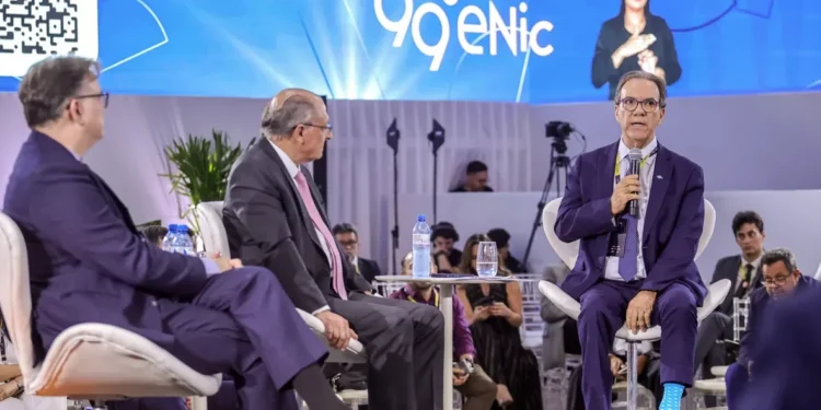 Construção civil é fundamental para alavancar a industrialização no país, defende Décio Lima