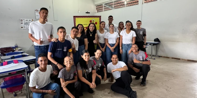 Florescendo em Versos: projeto literário contemplado em edital da Lei Paulo Gustavo lança audiolivro de poesias sobre o universo feminino