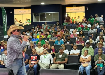 Gestor do convênio Oportunidade abre o seminário em Araguaína, explicando sobre a importância da capacitação