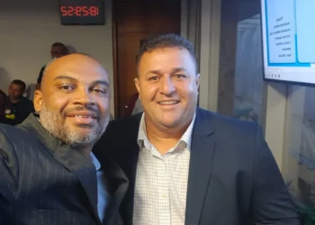 Prefeito Eleito de Cariri, Tetin [direita] ao lado de Adailton Caranha, vereador em Marianópolis do Tocantins [esquerda], em Brasília