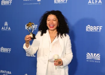 Eva Pereira é premiada em Los Angeles (EUA). MDFerreira.