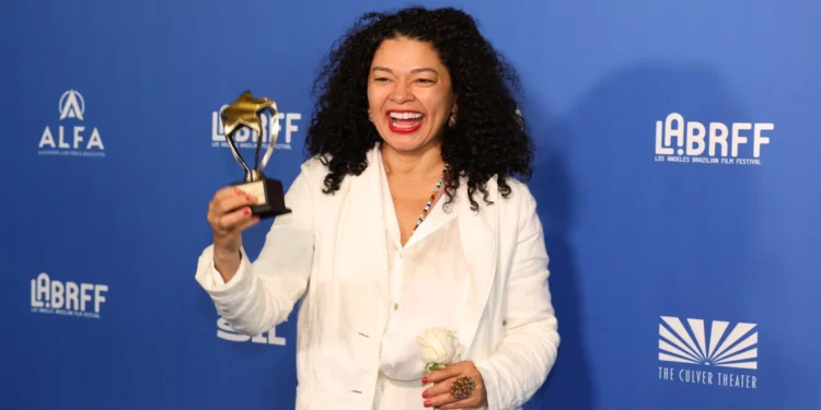Eva Pereira é premiada em Los Angeles (EUA). MDFerreira.