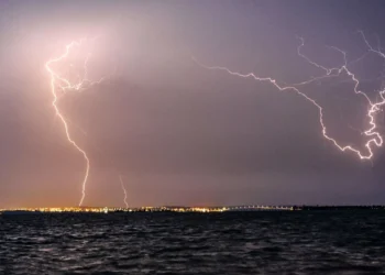 Foto com raio: Rafael Batista