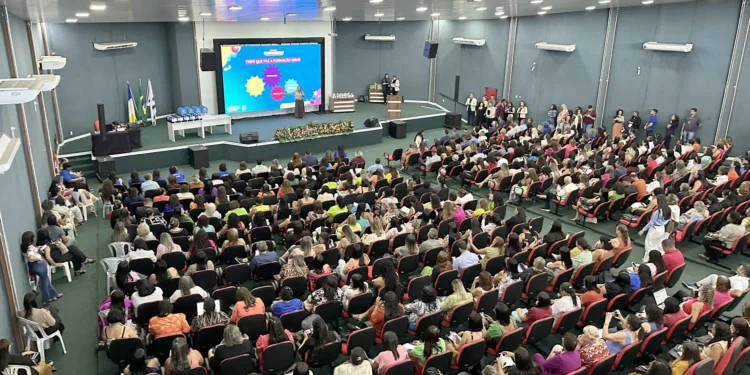 Paraíso do Tocantins apresenta boas práticas na alfabetização em seminário estadual