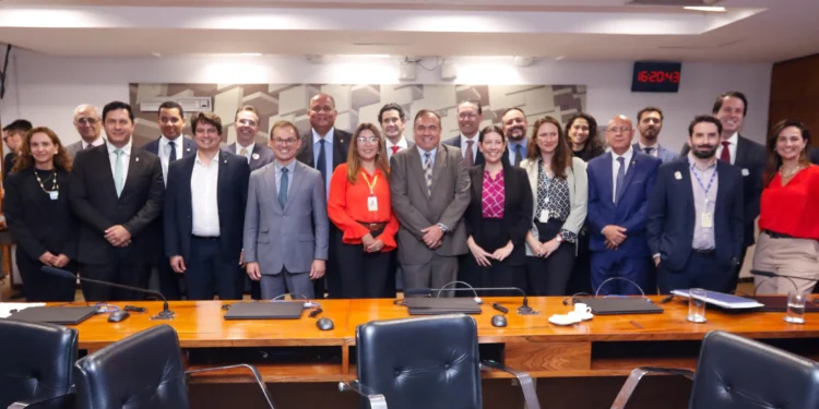 Senador Eduardo Gomes preside reunião preparatória para o Mobile World Congress 2024