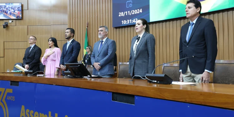 “Momento de homenagear quem trabalhou pelo Tocantins”, diz Amélio Cayres ao entregar honrarias da Aleto