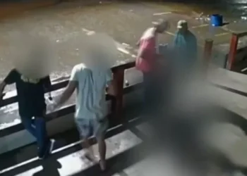 Homem é morto com tiro no peito em frente a distribuidora de bebidas