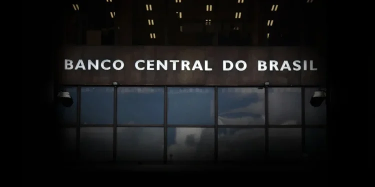Cenário econômico piorou e força BC acelerar alta dos juros, dizem economistas