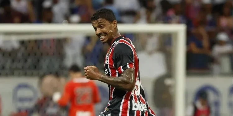 São Paulo deseja permanência, mas Luiz Gustavo mantém futuro aberto