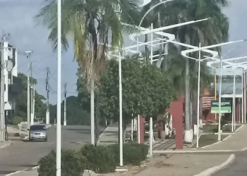 Prefeitura de Miracema inicia colocação de postes da nova iluminação