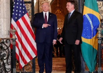 Presidente dos Estados Unidos, Donald Trump, e presidente Jair Bolsonaro no resort de Mar-a-Lago, em Palm Beach, na Flórida07/03/2020REUTERS/Tom Brenner • Foto: Tom Brenner/Reuters