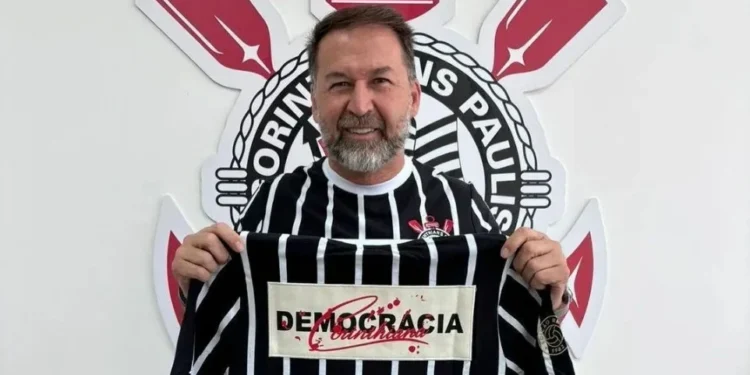 Corinthians: Augusto Melo revela emoção com apoio de jogadores contra o impeachment
