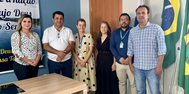 Prefeito João Alberto recebe equipe da Caixa Econômica Federal