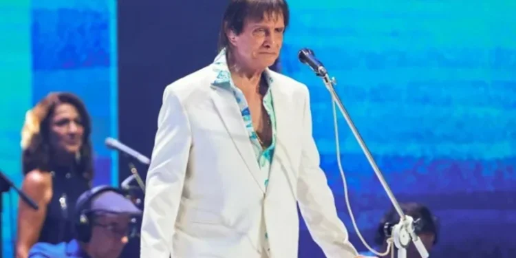 Gravação do Especial Roberto Carlos acontece nesta quarta (27); músico recebeu convidados no palco • Van Campos/AgNews