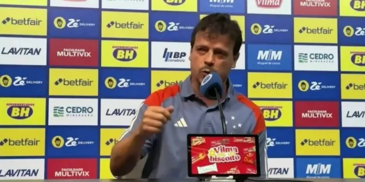“Acha que eu saí da Toca pra empatar com o Grêmio?”, fala Diniz sobre o Cruzeiro