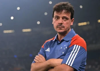 Fernando Diniz, técnico do Cruzeiro • Photo by Pedro Vilela/Getty Images